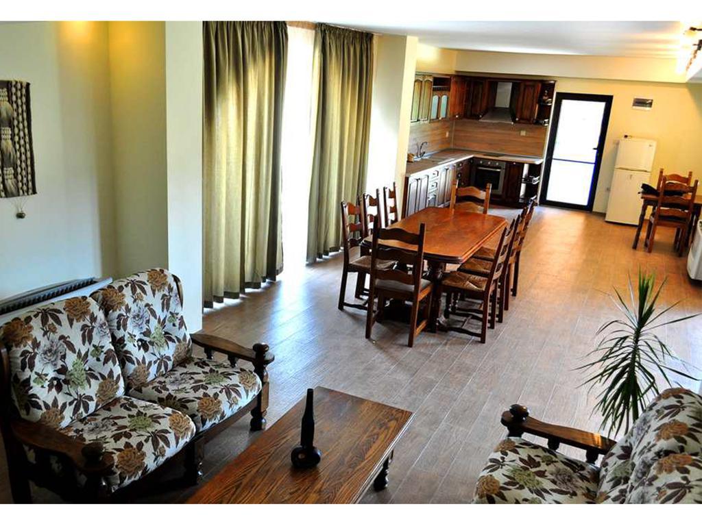 Yustina Villas Guest House Dış mekan fotoğraf